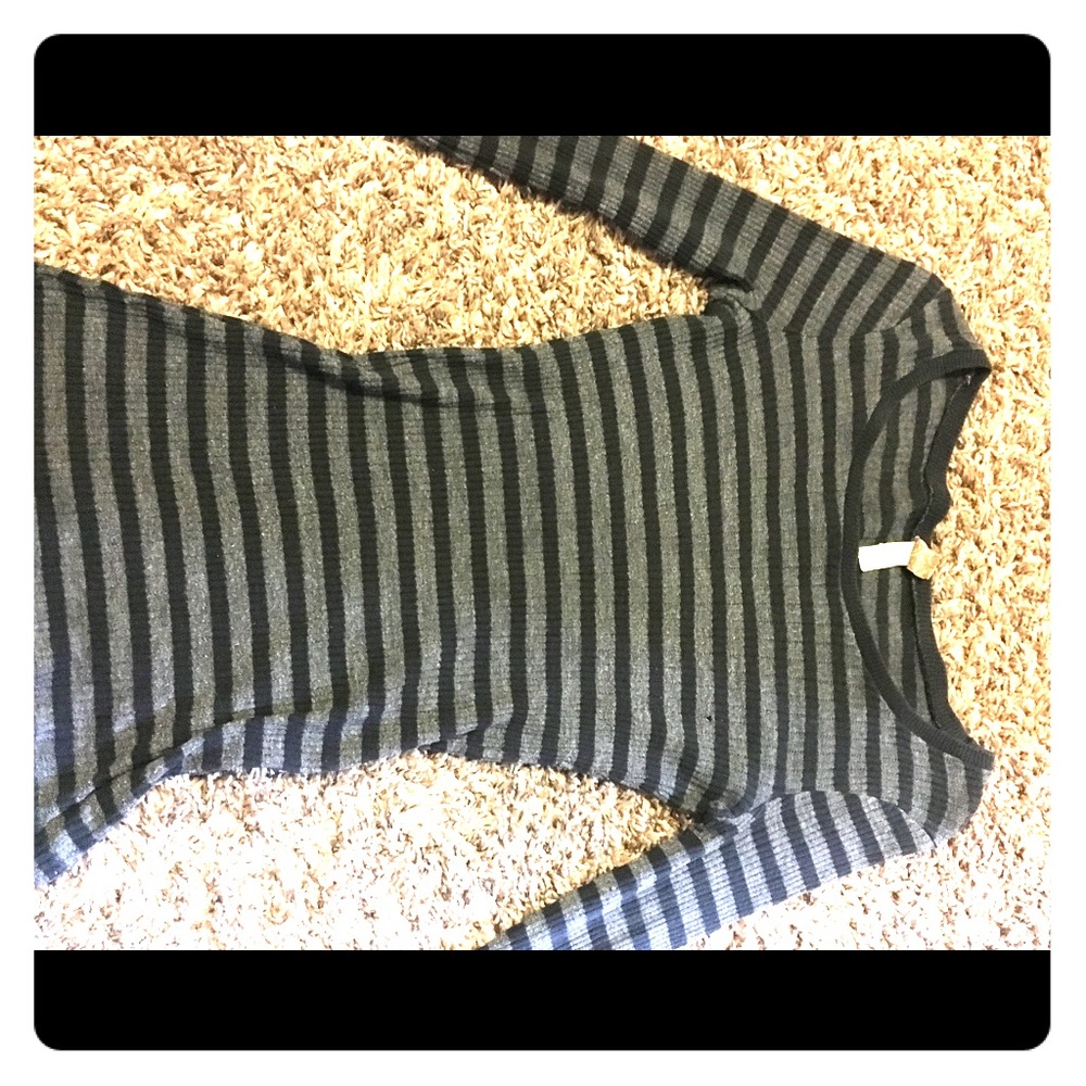 BKE Long sleeve black and gray shirt